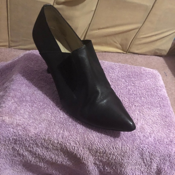 Comfortable Black Leather Sophisticated ankle booties 1920 pointed kitten heels - Picture 5 of 13